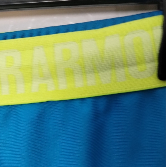 Under Armour Heat Gear Running Shorts - Picture 7 of 15